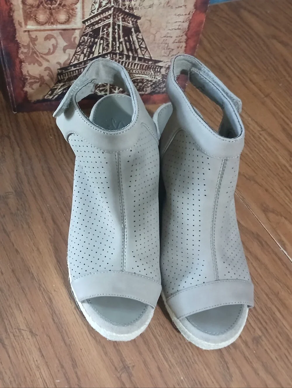 SKECHERS Women's Indigo Sky Love Dust Ankle-Strap Wedge Sandals Size 9 TAUPE